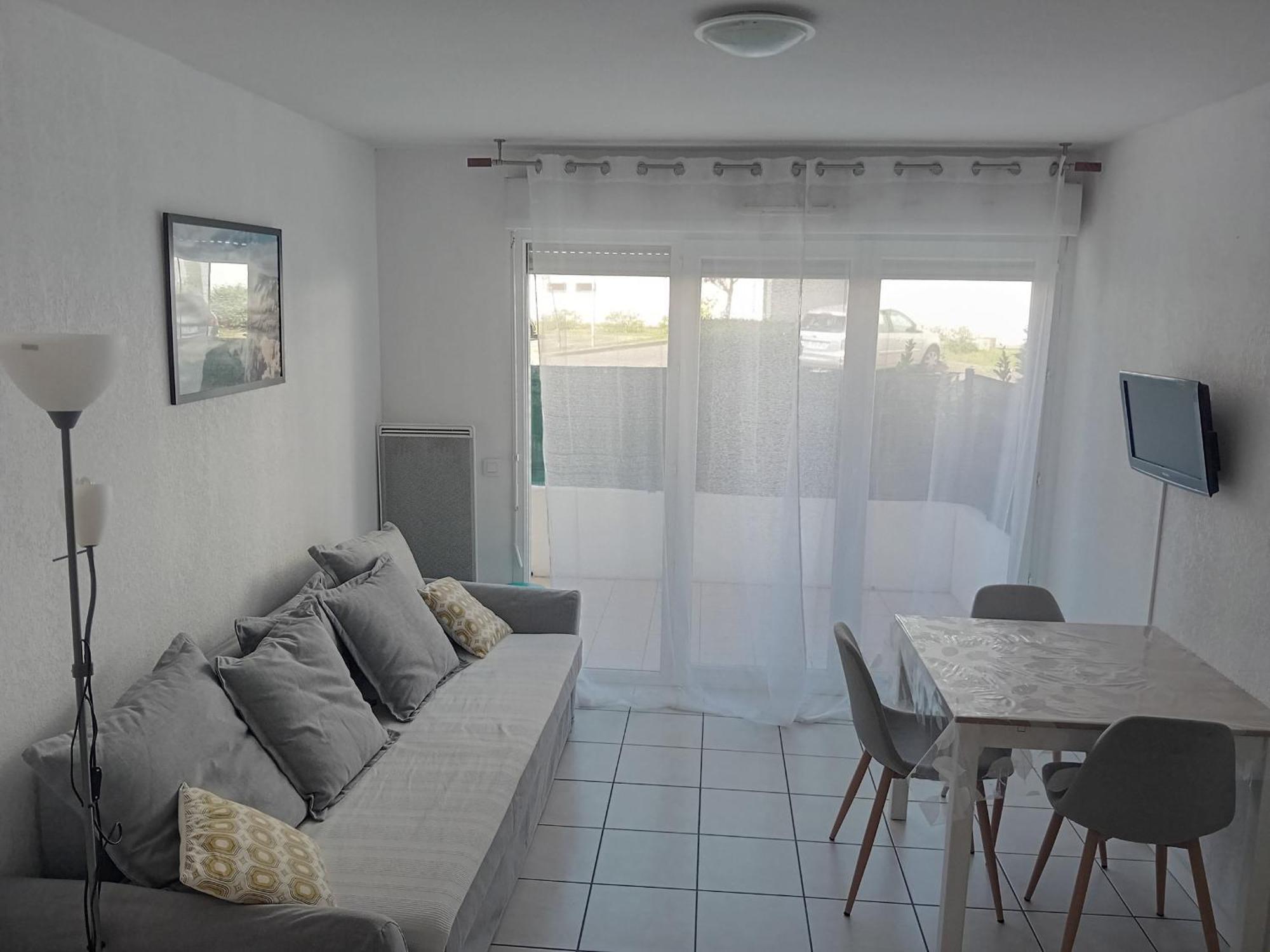 Calme T2 Avec Terrasse A Hendaye, Proche - Fr-1-239-780 * Hendaye